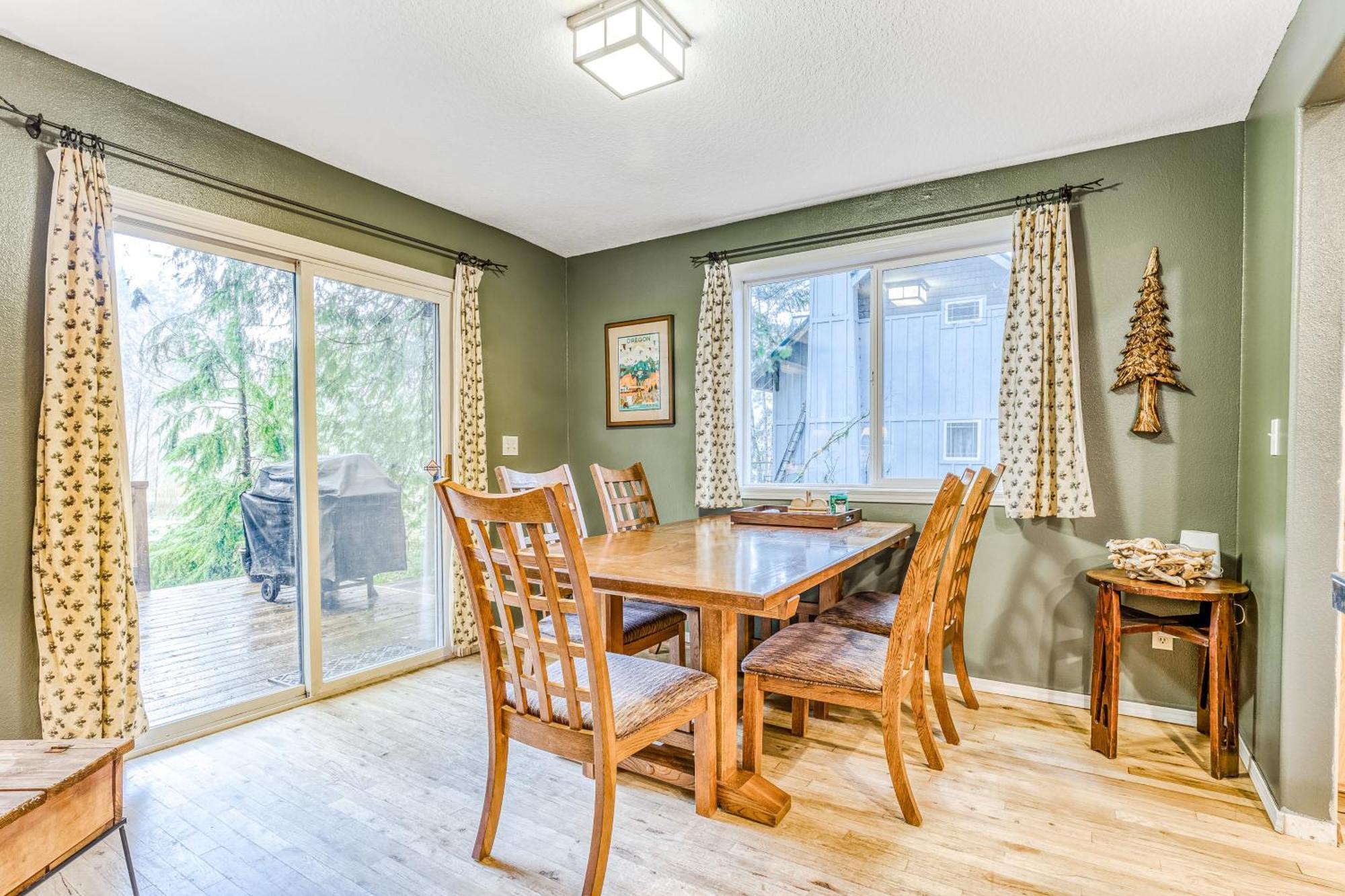 Roaring River Retreat Welches Room photo