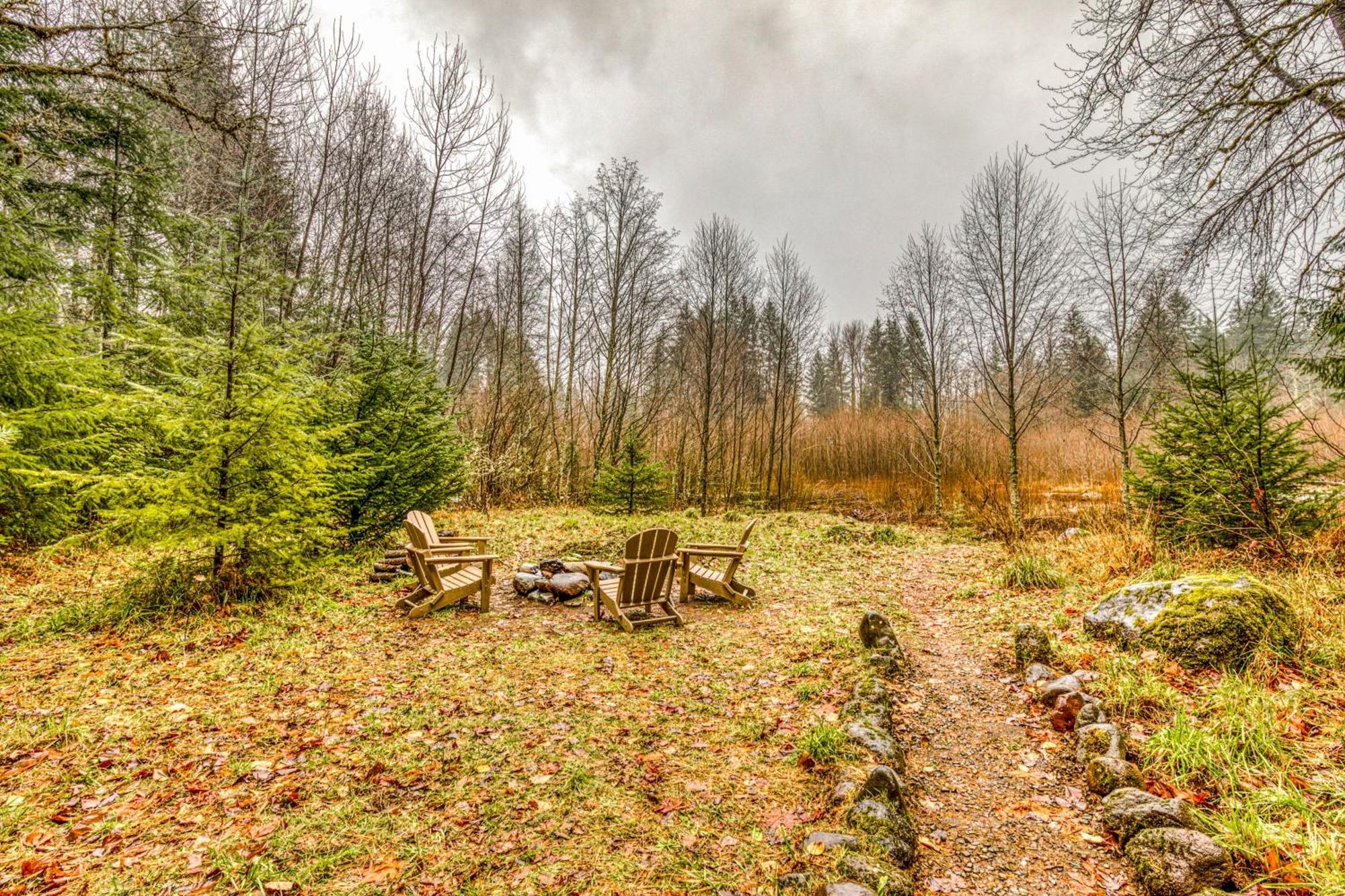 Roaring River Retreat Welches Room photo